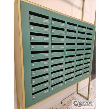 Társasházi (lakópark) fekvő postaládák